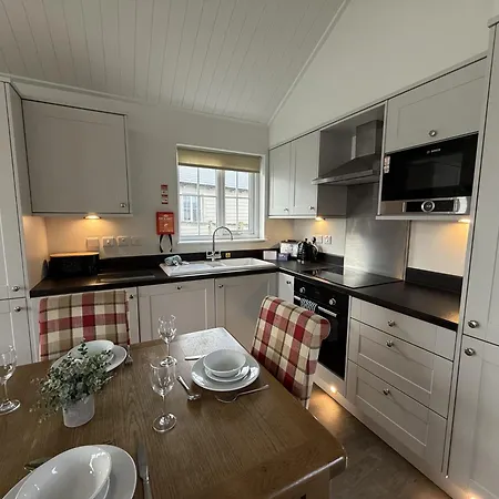 Lakeside Escape, The Bay, View, 2 Bedrooms With Ensuites, Parking Bay, 1 Small Dog Welcome 파일리