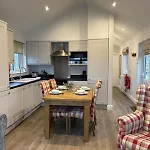 Lakeside Escape, The Bay, View, 2 Bedrooms With Ensuites, Parking Bay, 1 Small Dog Welcome Holiday home Filey