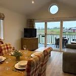 Holiday home Lakeside Escape, The Bay, View, 2 Bedrooms With Ensuites, Parking Bay, 1 Small Dog Welcome Filey