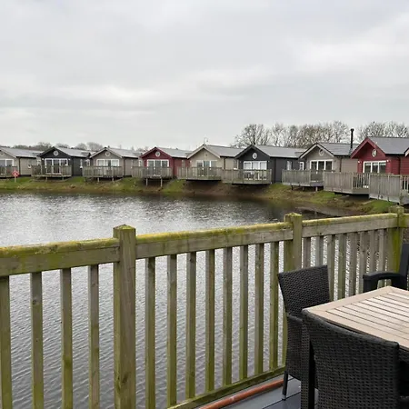 Semesterbostad Lakeside Escape, The Bay, View, 2 Bedrooms With Ensuites, Parking Bay, 1 Small Dog Welcome *