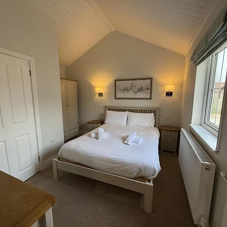 Lakeside Escape, The Bay, View, 2 Bedrooms With Ensuites, Parking Bay, 1 Small Dog Welcome